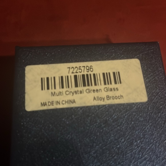 New leopard broach in green n white n black Austraian crystal  n glass - Picture 5 of 6